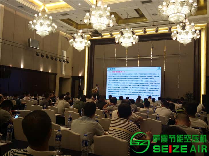 薩震節能空壓機總經理做節能補貼政策介紹