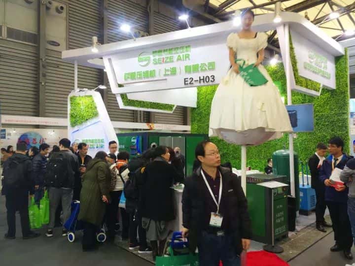 薩震節能空壓機展位上人氣火爆